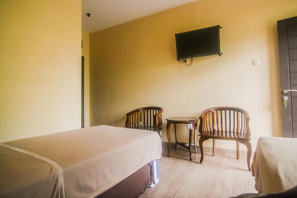 Hotel Cemerlang Батураден Номер фото