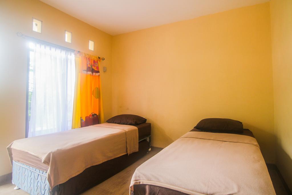 Hotel Cemerlang Батураден Номер фото