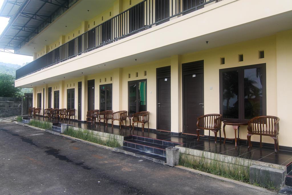 Hotel Cemerlang Батураден Номер фото